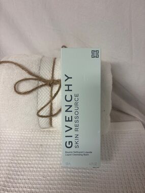 Givenchy Skin Ressource Liquid Cleansing Balm